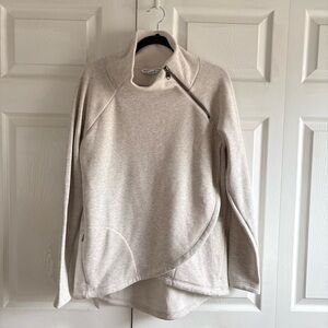 Athleta M Cozy Karma Asymmetrical Sweatshirt Off White Fleece Hiking Gorpcore